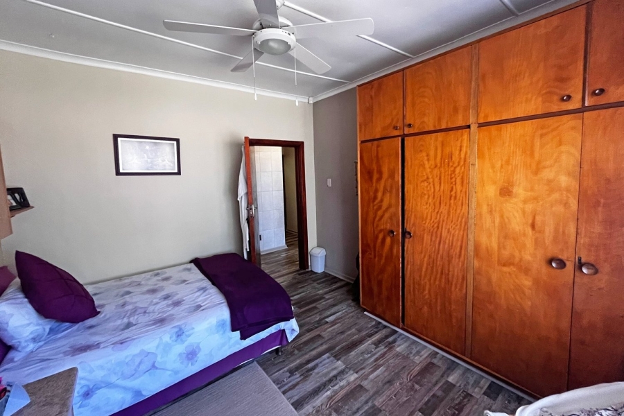6 Bedroom Property for Sale in Hartenbos Central Western Cape